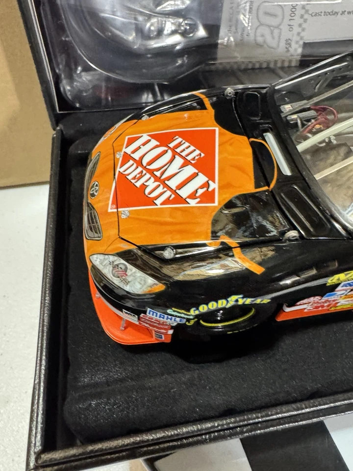 Tony Stewart ELITE #20 10º Aniversario The Home Depot 2008 1/24 Nascar Diecast Foto 3 de 4