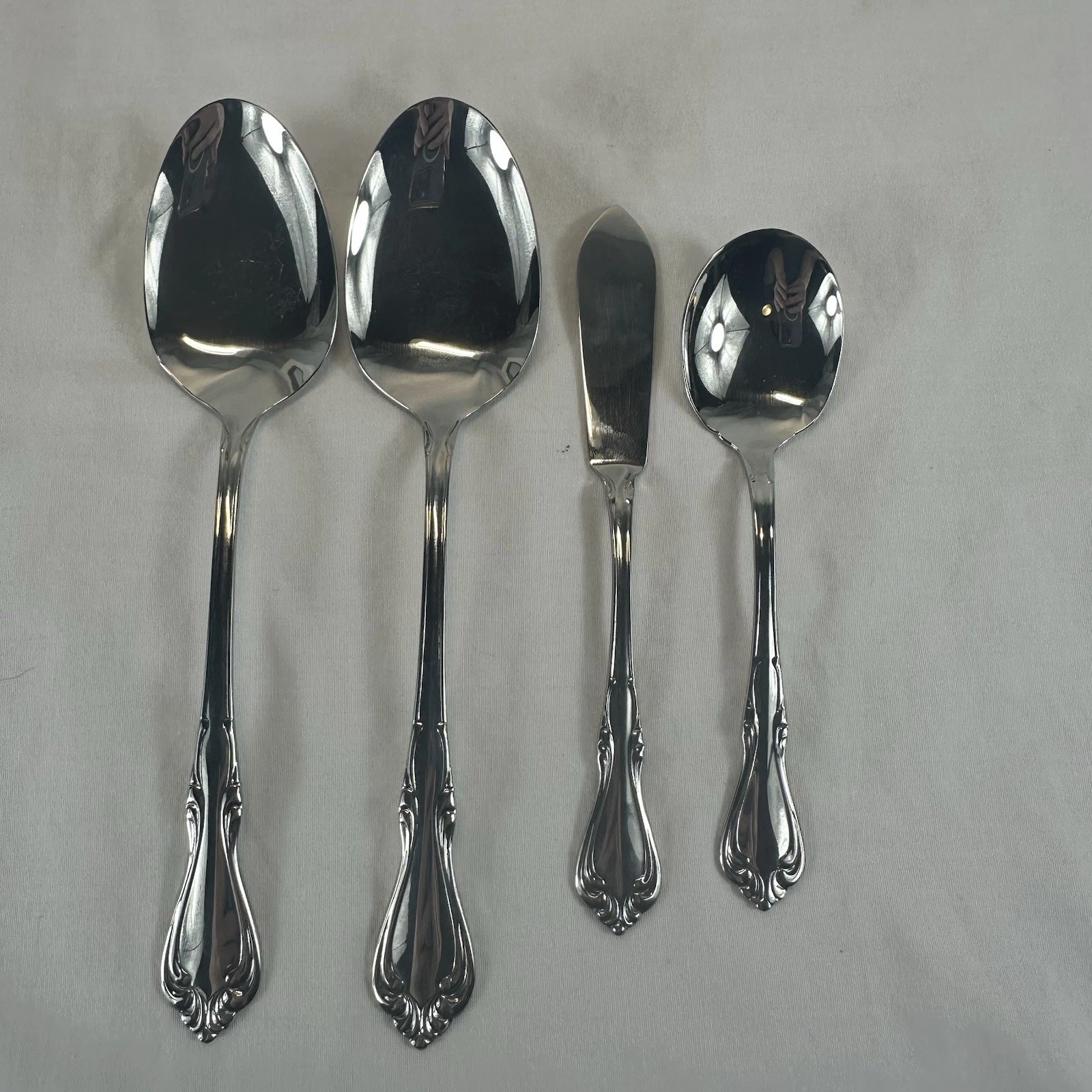 LOT OF 4 WM. A. ROGERS ONEIDA STAINLESS Servers SUTTON PLACE Serving Spoon Exc