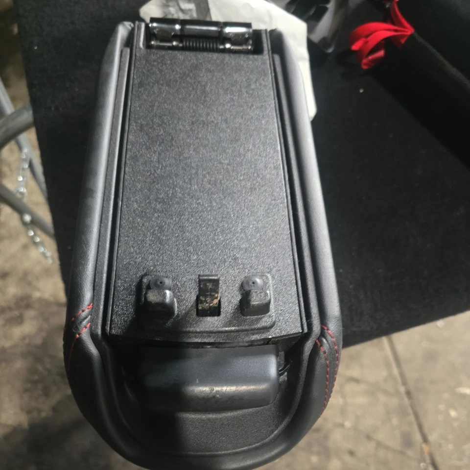 💎 2015-2017 Jeep Renegade черная центральная консоль кожаная раздвижная крышка подлокотника изготовитель оборудования - Изображение 3 из 4