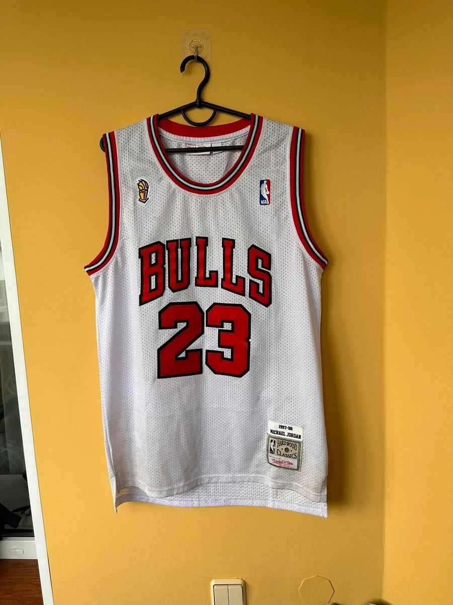 Mitchell & Ness Men's Chicago Bulls Michael Jordan Authentic Jersey - White