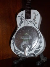 Mini Resonator Guitar For DIRE STRAITS MARK KNOPFLER GIFT Memorabilia FREE STAND