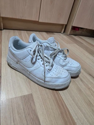 Size 8.5 - Nike Air Force 1 White