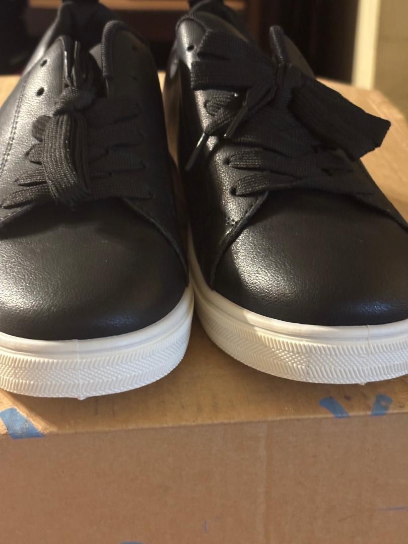 Men's Minimalist Sneaker. MENS US SIZE 8.5. BLACK NOT LEATHER. CLEAN. BRAND NEW.