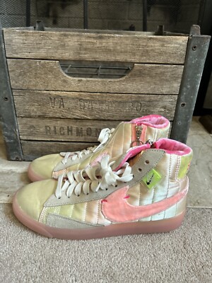 NIKE women
