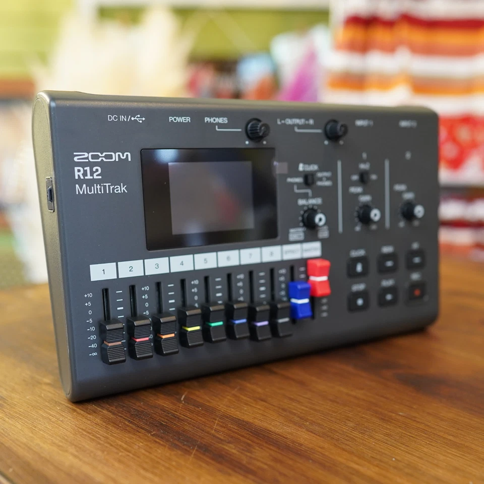 ZOOM R12 8track Multi Track Recorder with 2.4-inch Touch Screen - Image 2 of 4
