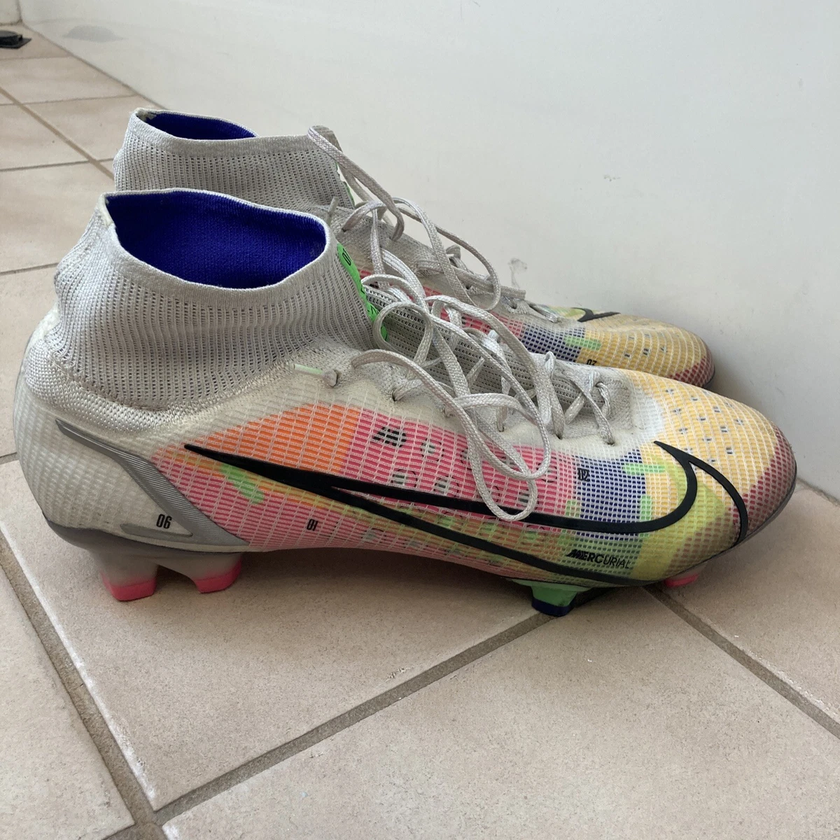 Preços baixos em Nike Mercurial Superfly 8 Elite FG White Dark