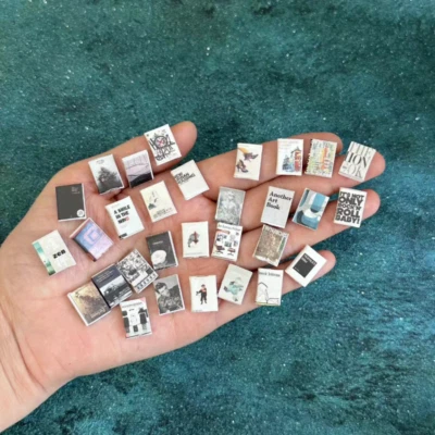 30 Stück Maßstab 1:24 Puppenhaus Miniatur Retro Bücher Buchzubehör Bücherregal - Bild 1 von 4
