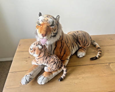 Vintage realistischer Tiger mit Babyjunges Stofftier groß 108 cm Plüschtier