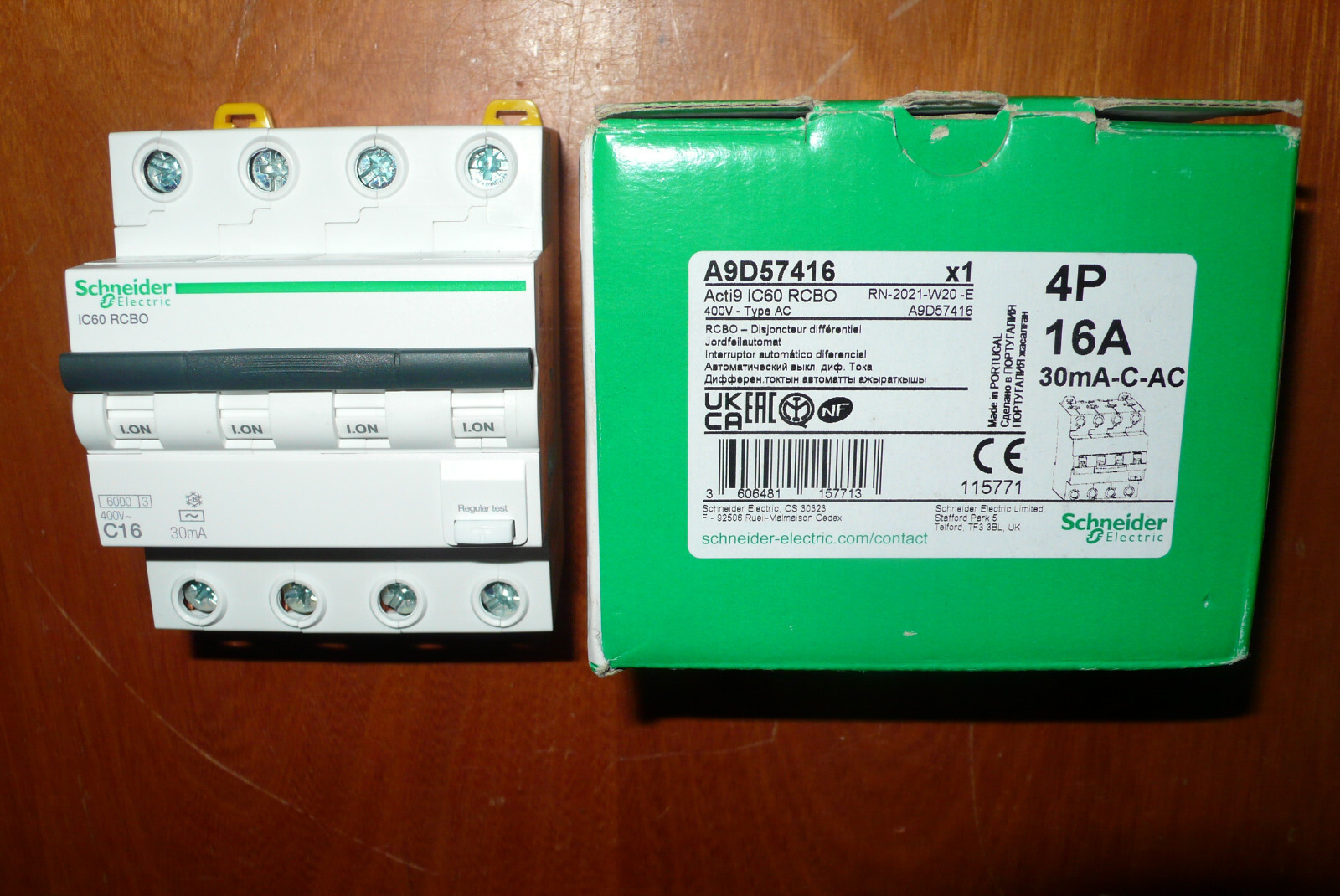 Disjoncteur différentiel Schneider A9D57416 stoppe les fuites de courant