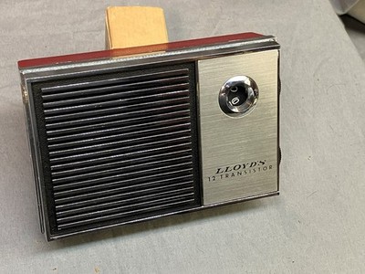 Lloyd's 12 Transistor Portable Radio 6K98D Red Plastic wth Carry Case 1965 Japan