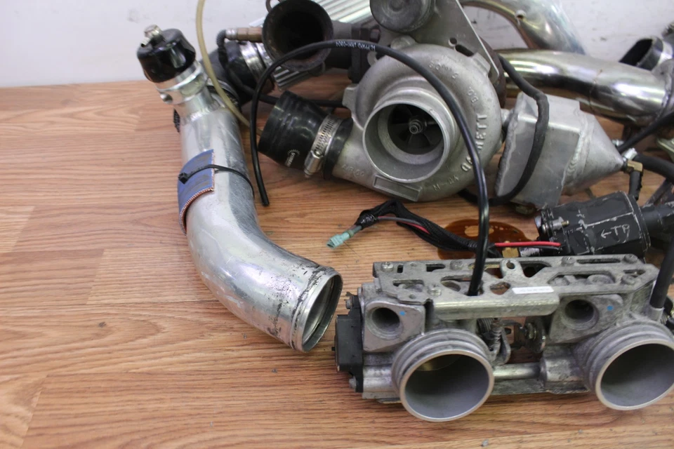 Ski-Doo Summit X 800R XM Force 2015 sistema turbo Foto 3 de 4