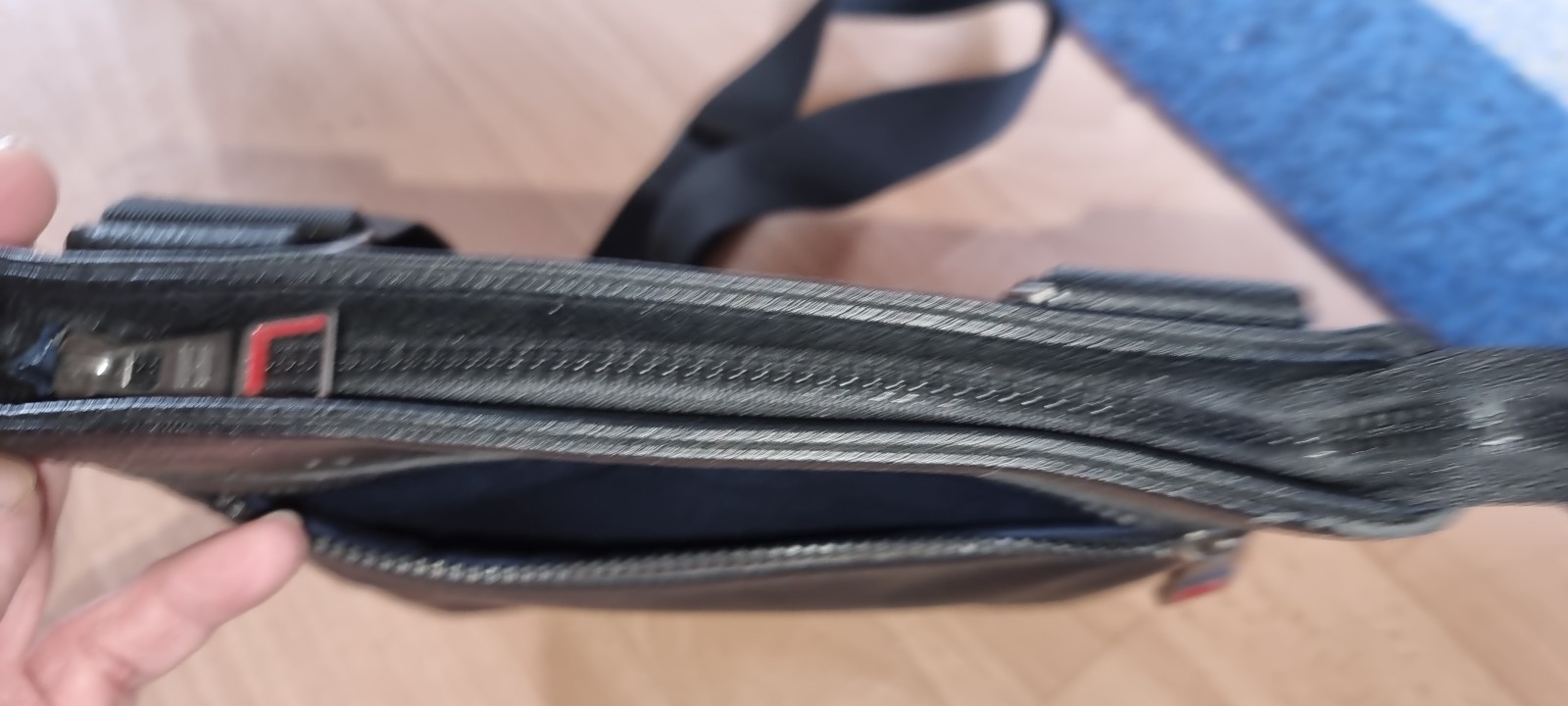 Tommy Hilfiger Black Essential Flat Crossover Bag AM0AM00806 image 6