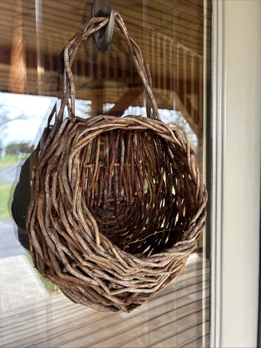 Vintage Primitive Vine & Twig Wall/ Door Pocket Basket Hand Crafted 17” X 11”