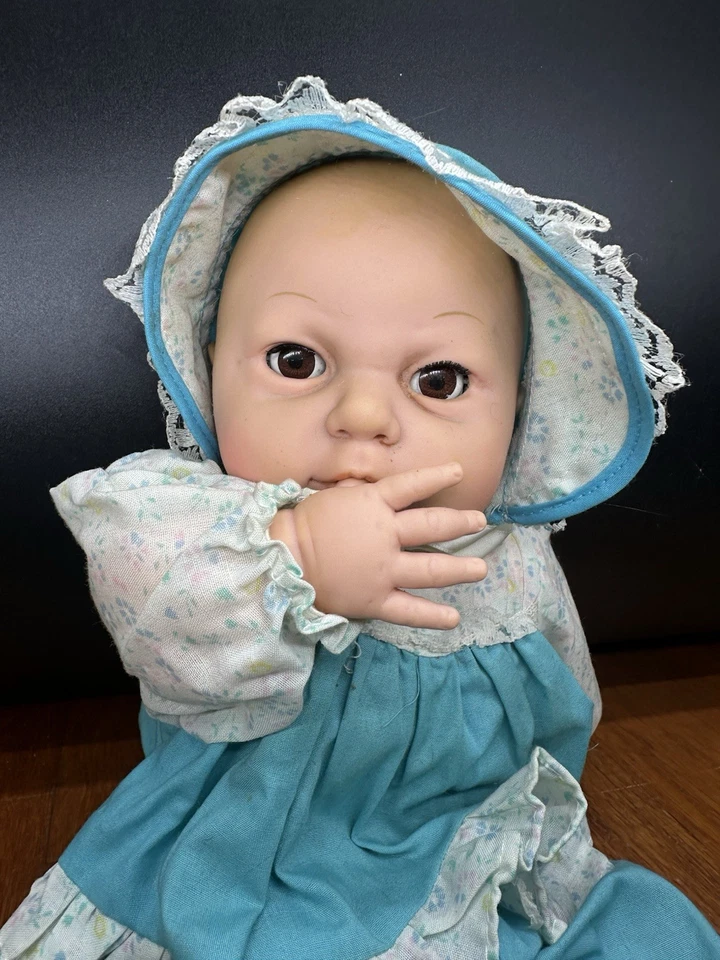 "Muñeca Uneeda 1979 rara de colección puede insertar pulgares en la boca con ojos dormidos 15""" Foto 2 de 4