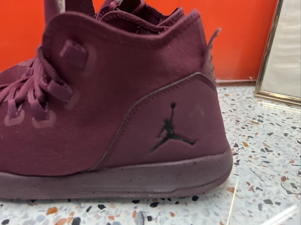 Talla 12 - Jordan Reveal Noche Granate Foto 3 de 4