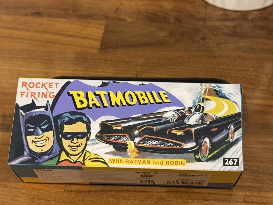 CORGI MODEL CLUB EXCLUSIVE No 267 MATT BLACK BATMOBILE WITH COA - Image 2 of 4