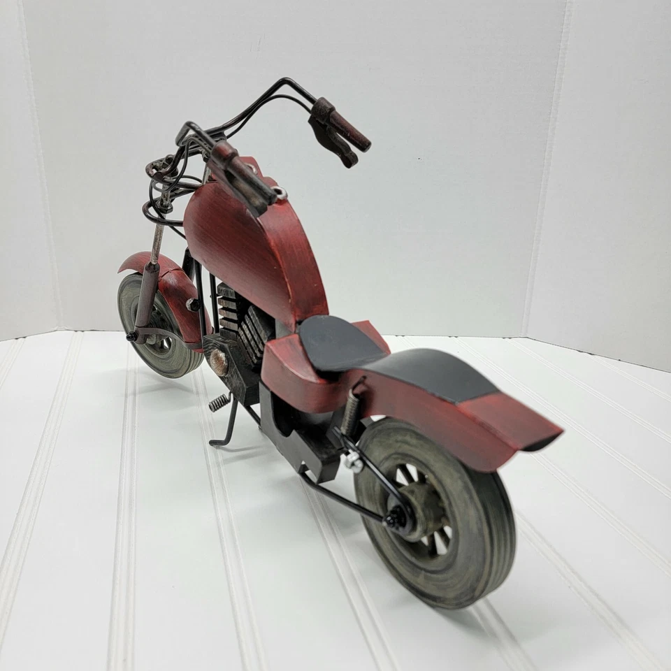 Picadora de madera/estaño hecha a mano para motocicleta modelo Harley decorativa 15" usada. Foto 2 de 4