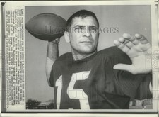 1966 Press Photo Boston Patriots' Babe Parilli Wins AP Offensive Player of Week