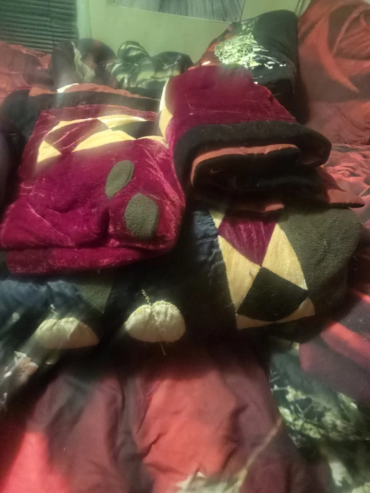 Edredón Velvet Dreams tamaño king con fundas de almohada a juego Foto 2 de 2