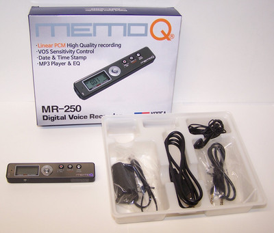 ESONIC MemoQ MR250 Linear PCM Digital Voice  Recorder 8GB   Cords & Box