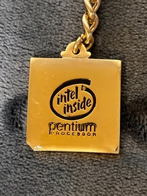 【中古】INTEL(インテル） PENTIUM（ペンティアム）キーホルダー1個 Vintage 90's Intel Inside Pentium Processor Gold Keychain - CPU