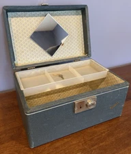 Vtg Small Vacationer Luggage Hard Shell Vanity Train Case w/Mirror, Tray & Key