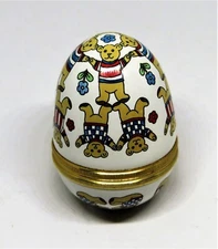 HALCYON DAYS ENAMEL BOX - EGG WITH TEDDY BEARS IN T-SHIRTS - FLOWERS