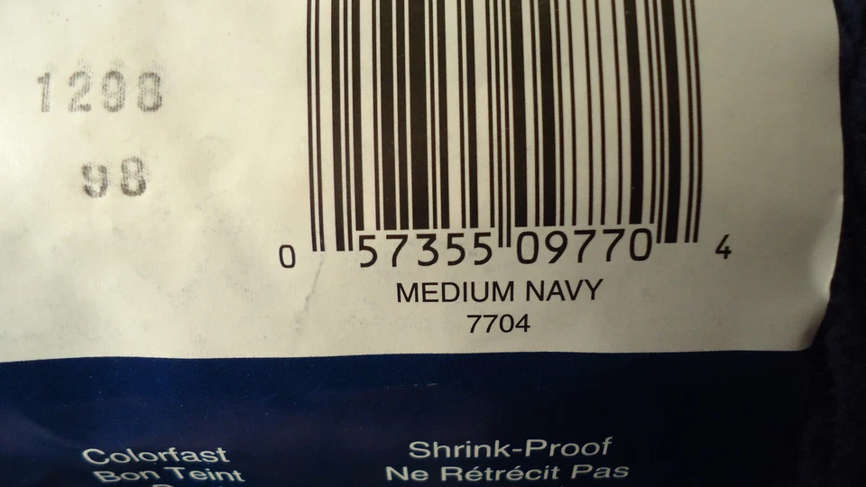 BERNAT YARN 3 Super Value 8 oz. = 1 1/2" pound- Med. Navy- Navy- Med.Antiq Rose - Image 3 of 4