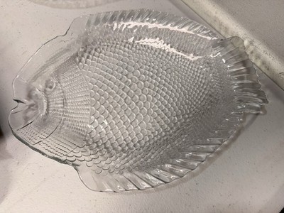 Set of Four Lovely Textured Pasabahce Fish Shaped Glass Plates GA-A-24