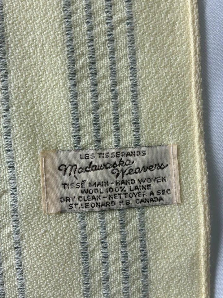 Bufanda tejida a mano de lana pura de colección Madawaska Weavers Canada 5 X 56 amarillo suave Foto 4 de 4