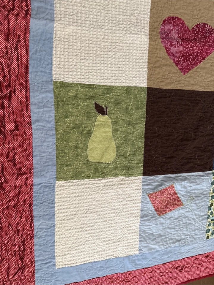 Vintage Handmade Patchwork Appliqué Unisex Baby Nursery Crib Quilt Textured - Image 4 of 4