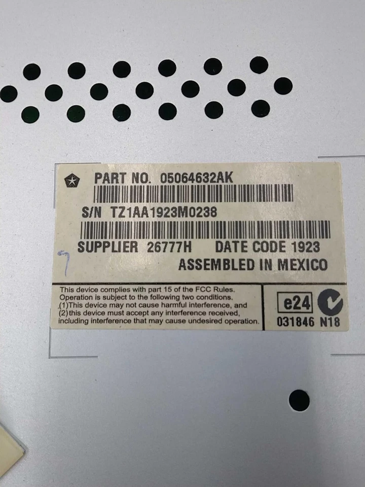 Pantalla de infoentretenimiento usada se adapta a: pantalla Chrysler 300 2014 8,4`` grado A Foto 2 de 4