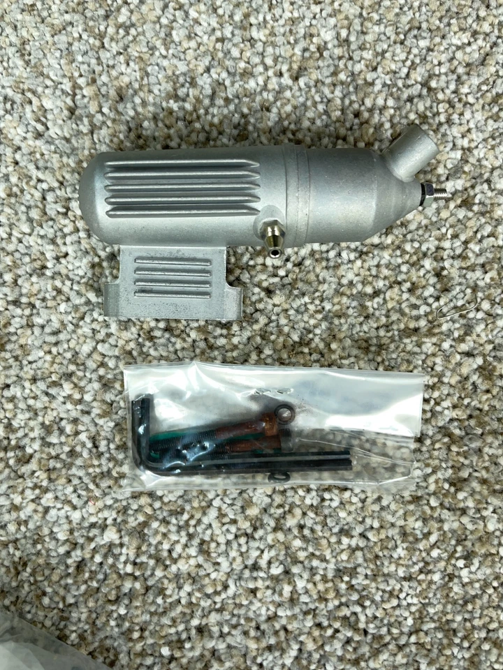 Magnum XLS 15 15A RC Aircraft Engine with Muffler 210605 - NEW IN BOX - Image 3 of 4