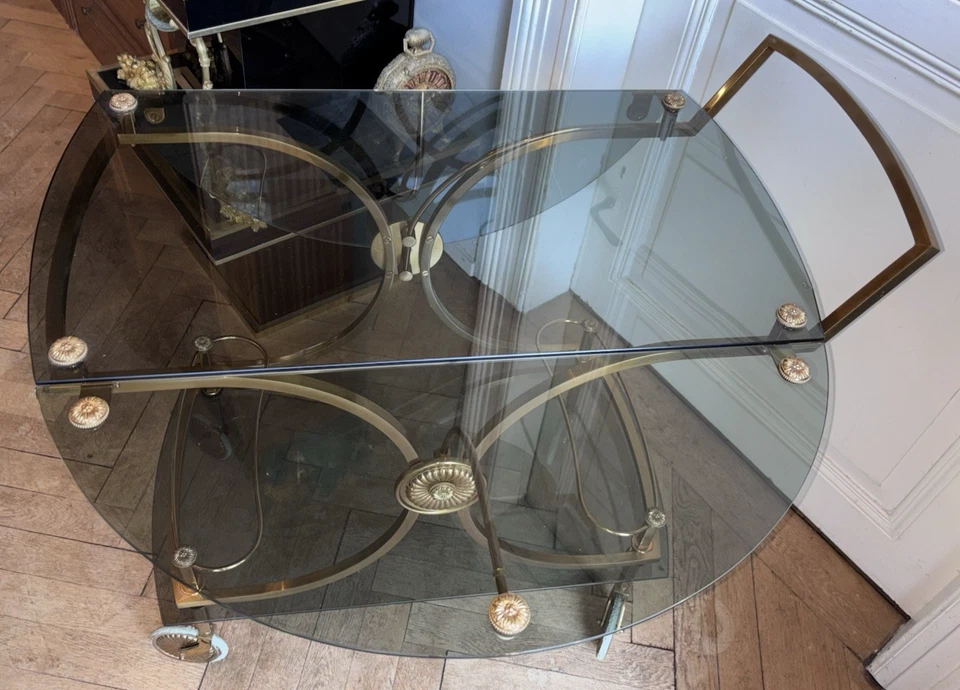 JANSEN Desserte ( bar roulant ) en laiton et bronze doré à plateaux rabattables - Photo 2/4