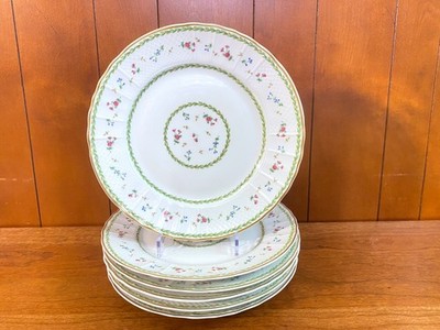 Bernardaud Limoges ''Artois Vert ''(Versailles Shape) dinner plates 10.25'', Nice