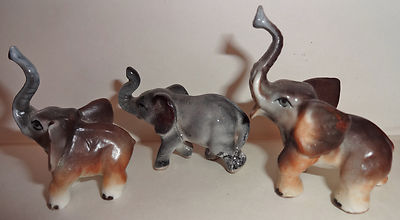 Hagen Renaker 3 Elephant Figurines Family trunks Up Gray Brown Tan