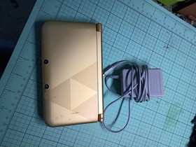 Nintendo 3DS XL Gold SPR-003 Handheld System 3D Capable 4GB w/ Charger