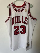 Mitchell &Ness NBA Chicago Bulls Michael Jordan 1996-1997 Authentic Jersey -XL