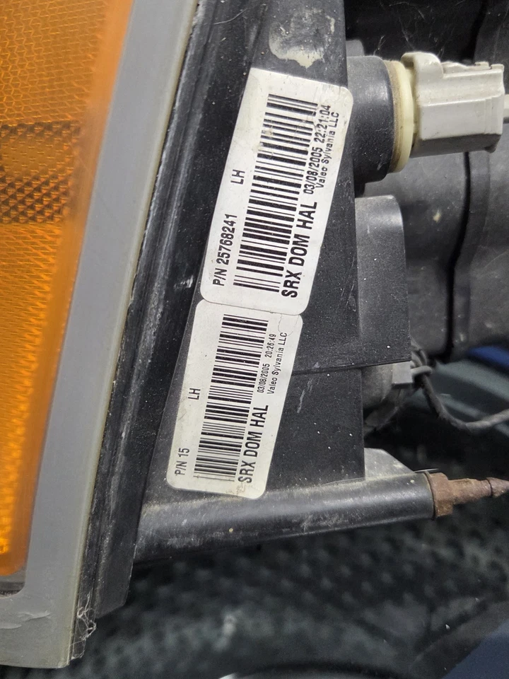 Faro halógeno izquierdo Cadillac SRX 2004-2009 OEM P/N # 25768241 Foto 4 de 4