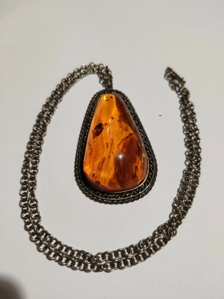 Stunning necklace, amber brooch. - Image 4 of 4