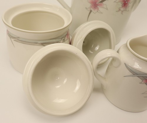 Vintage Royal Doulton Teapot Sugar Bowl Milk Jug Set Fresh Flowers L.S.1052 - Picture 14 of 14
