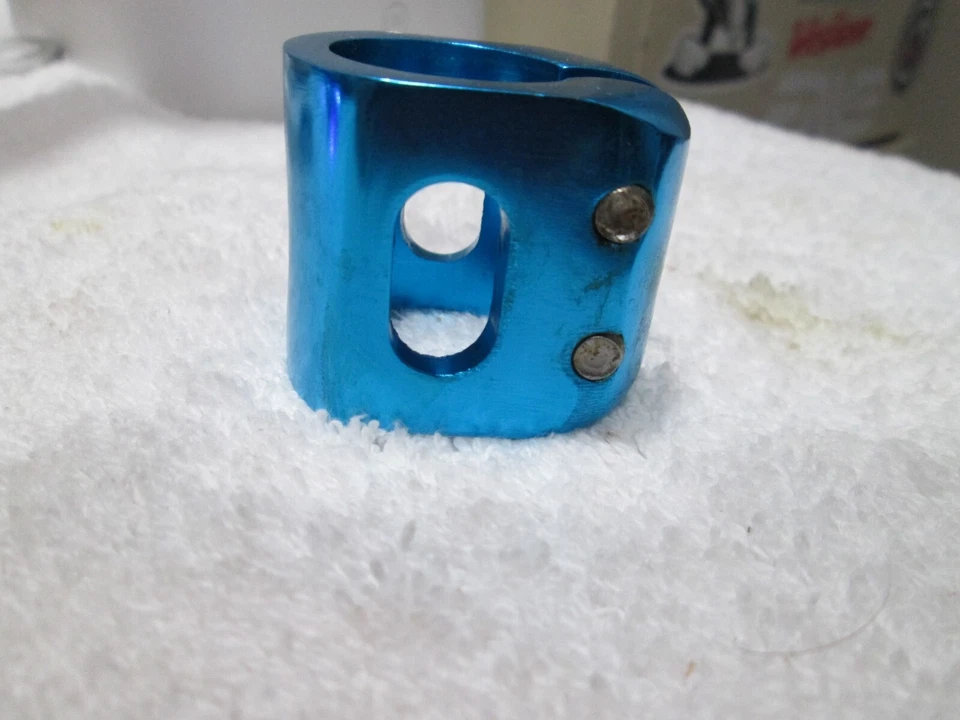 Nos BMX GT double bolt seat post clamp 25.4 blue - Image 4 of 4