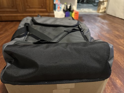 Chrome Industries Backpack Blackrucksack Fold over Peeling Cracking 21x13x4 - Picture 5 of 7