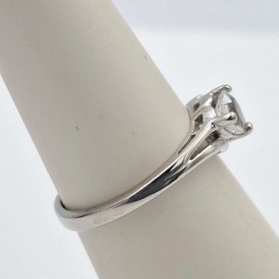 10K Solid White Gold Heart & Round Cubic Zirconia CZ Split Shank Ring Size 5.25 - Image 4 of 4