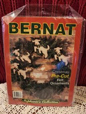 BERNAT CHRISTMAS PRE-CUT REINDEER FELT ORNAMENTS KIT MAKES 4 SEALED PKG. New