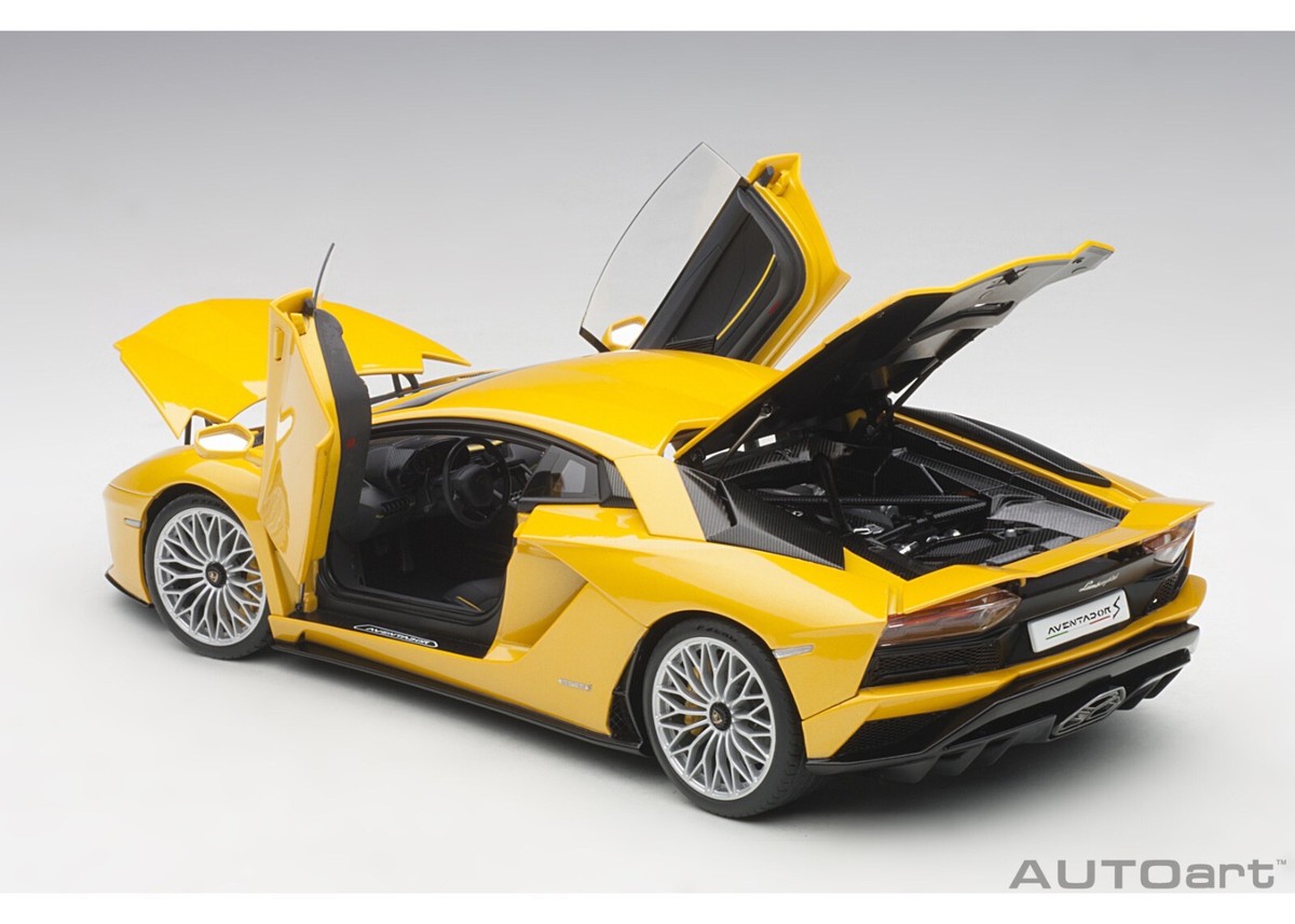 Aa 1/18 ランボルギーニ アヴェンタドール S イエロー 79132 1/18 Lamborghini Aventador S New Giallo Orion/ Pearl Yellow