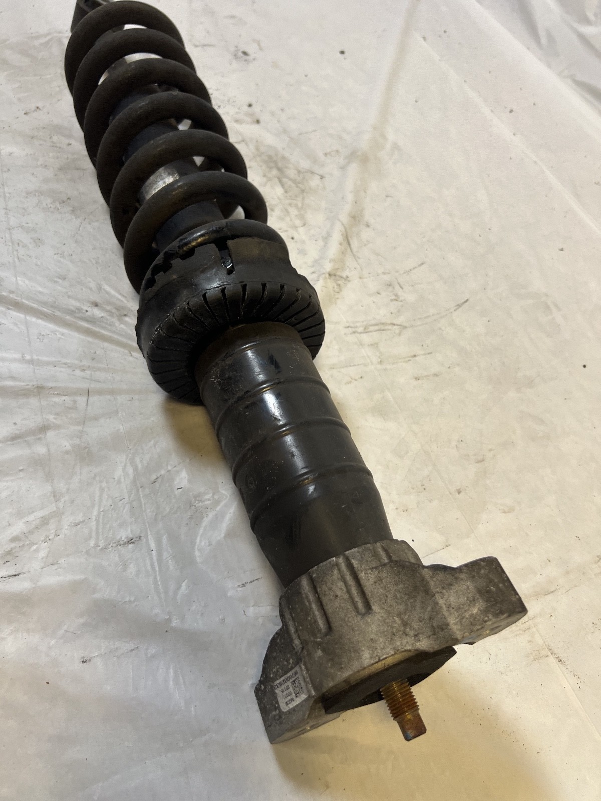 2014 - 2019 MASERATI GHIBLI REAR SHOCK ABSORBER STRUT OEM 06700088990