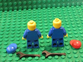 Lot 2 LEGO Minifigures Classic Town Blue Shirt with 6 buttons Red Cap TD43
