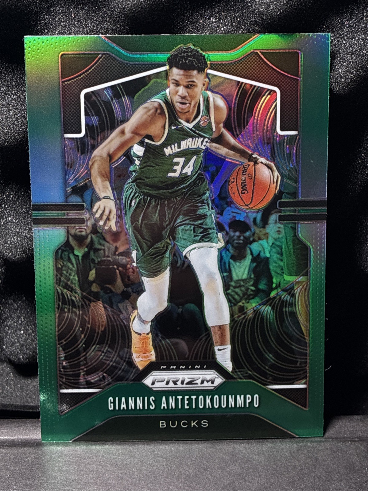 2019-20 Panini Prizm - Giannis Antetokounmpo #152 Green Prizm