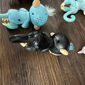 READ Fingerlings  Lot of 8 Monkey, Glitter Panda, Untamed Raptor